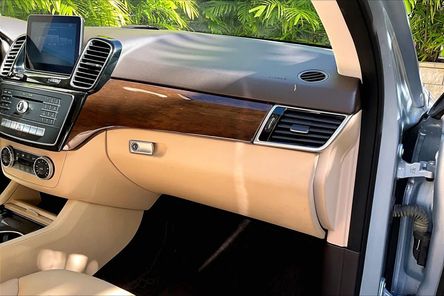 Thumbnail: 2017 Mercedes-Benz GLE - 24