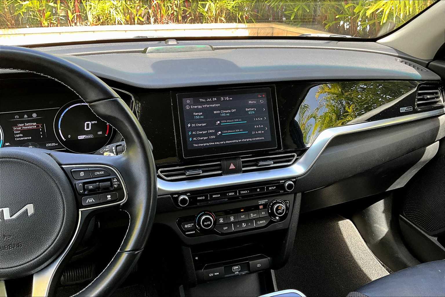 Thumbnail: 2022 Kia Niro - 16
