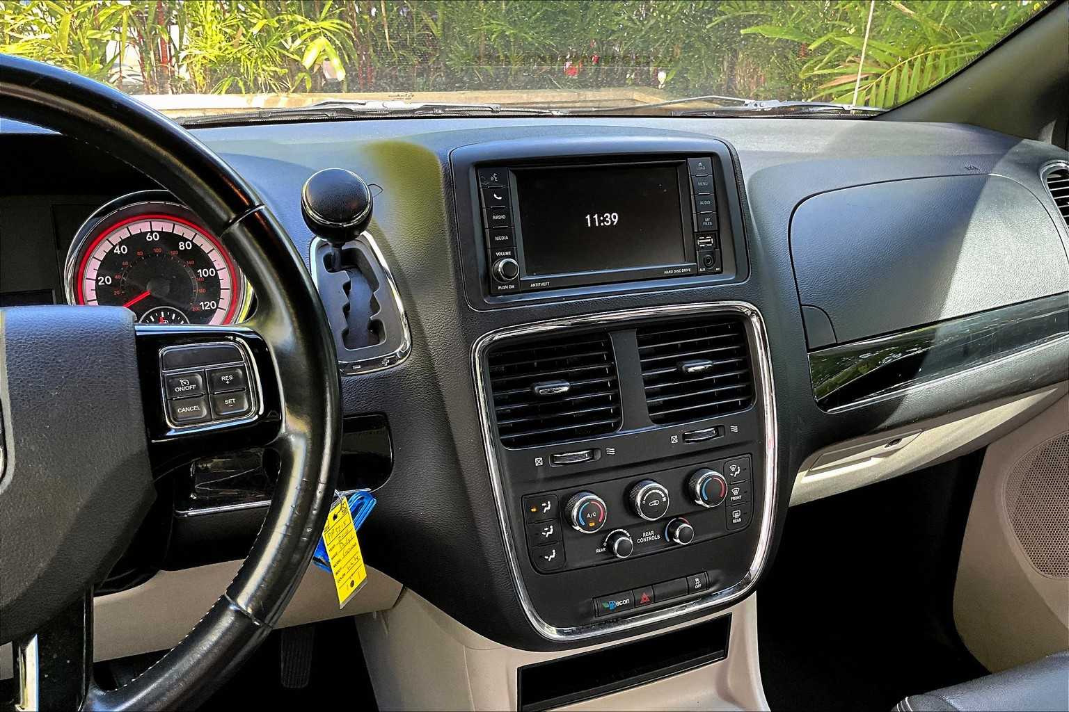 Thumbnail: 2019 Dodge Grand Caravan - 16