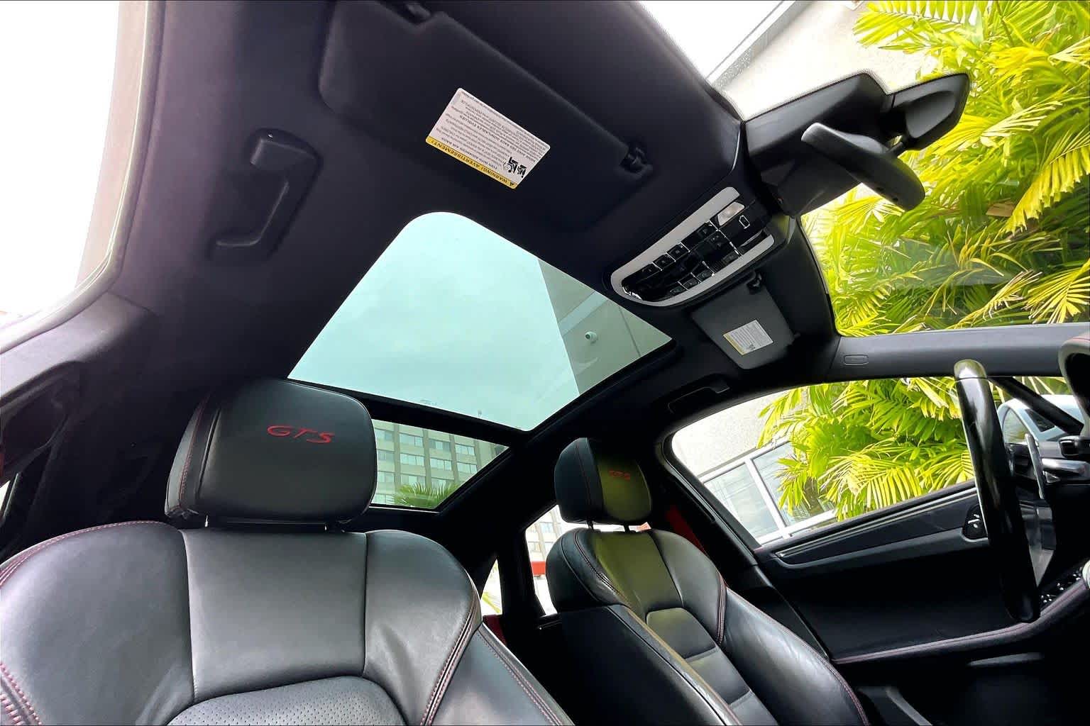 Thumbnail: 2017 Porsche Macan - 31