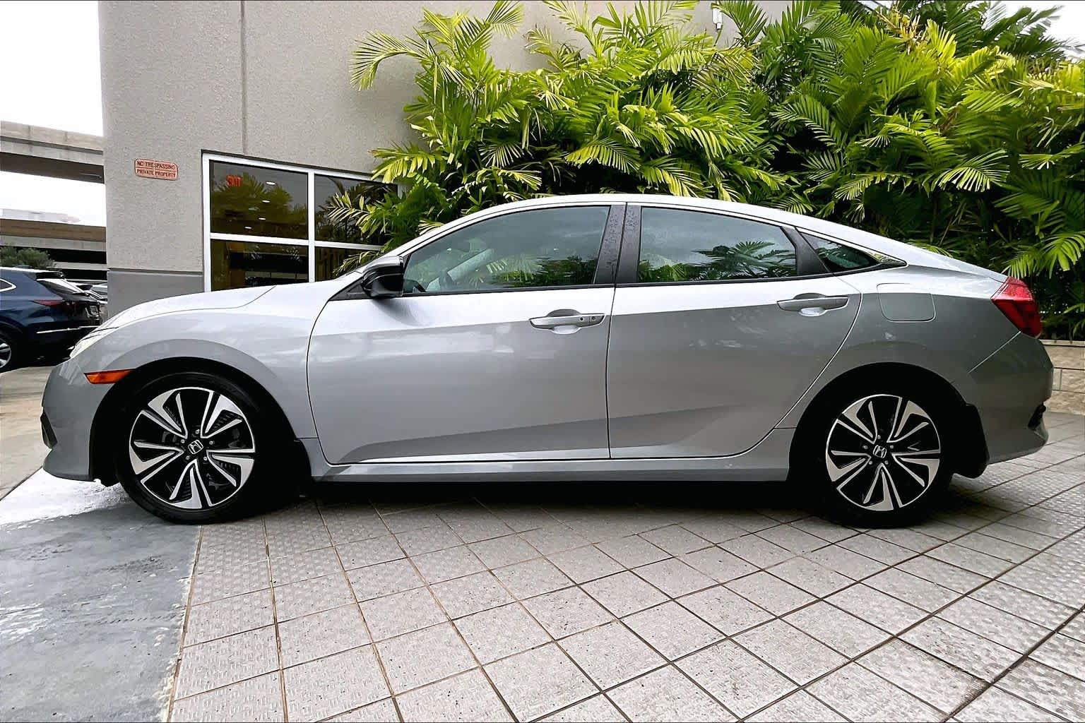 Thumbnail: 2017 Honda Civic - 4