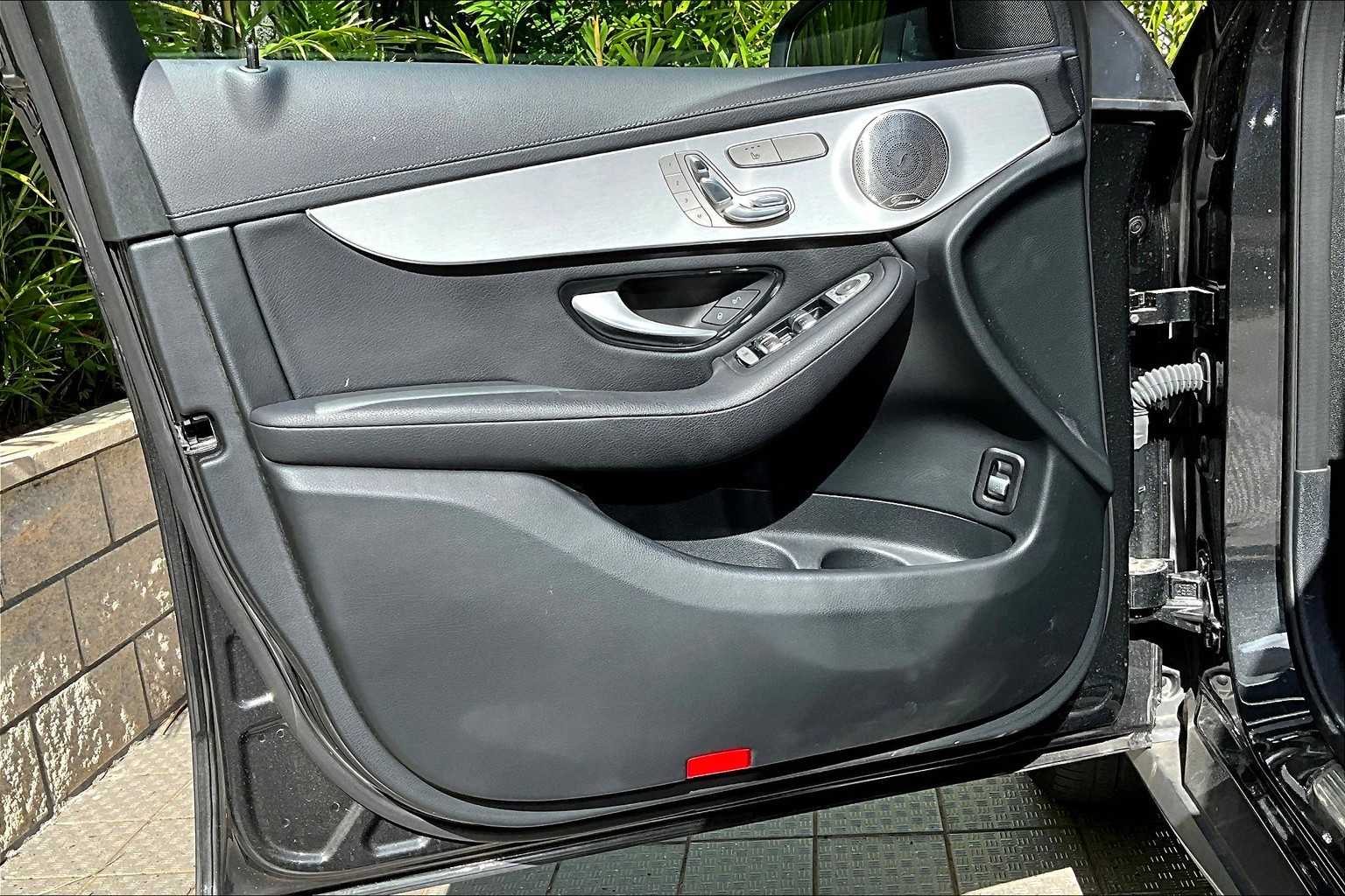 Thumbnail: 2023 Mercedes-Benz GLC - 28