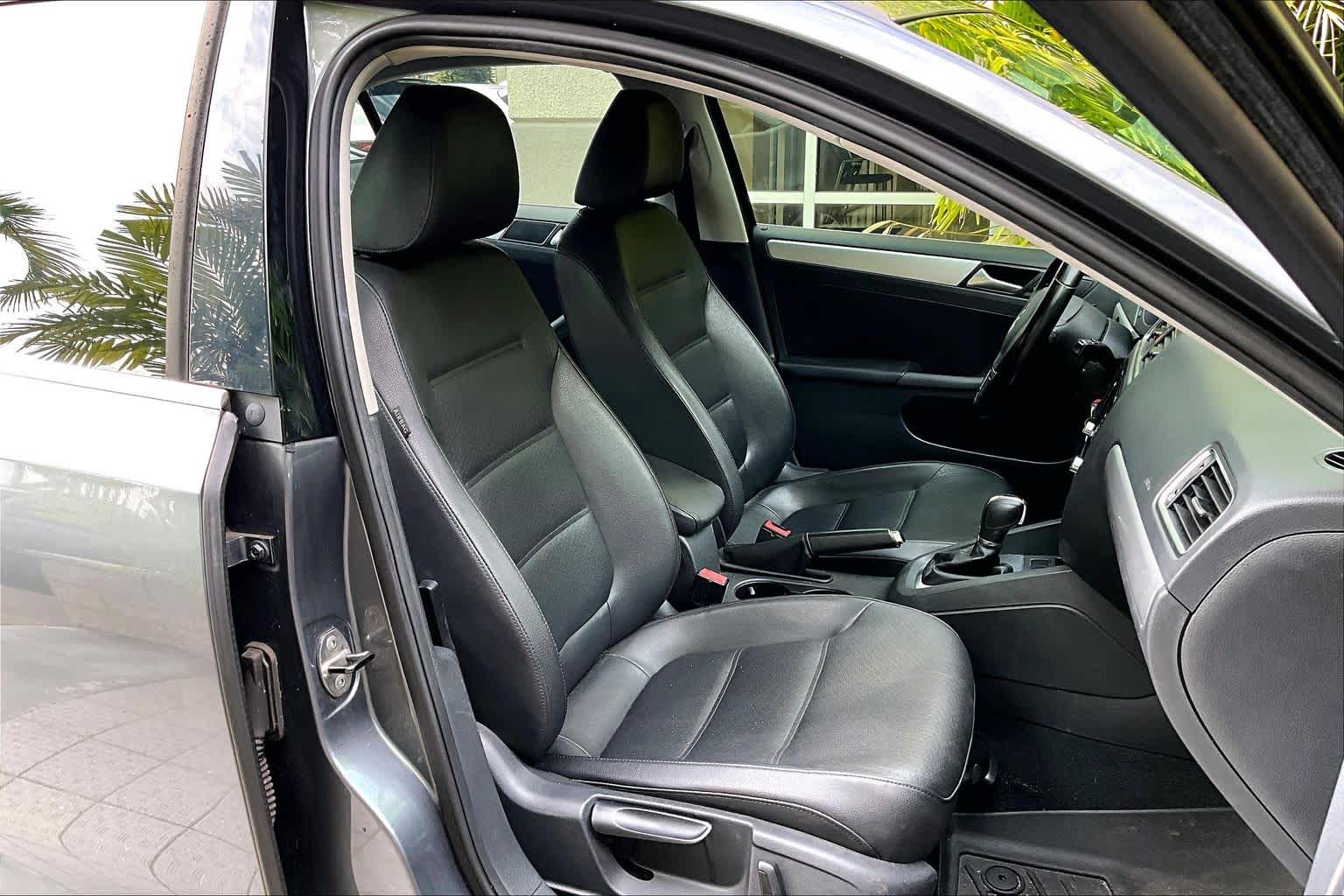 Thumbnail: 2013 Volkswagen Jetta - 14