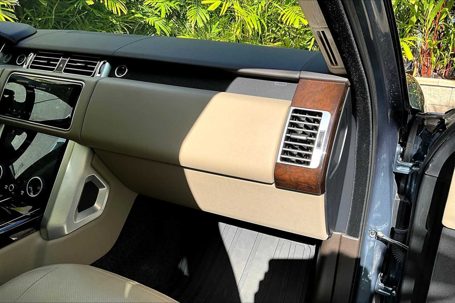 Thumbnail: 2021 Land Rover Range Rover - 24