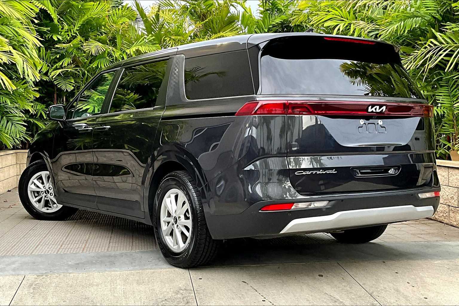 Thumbnail: 2022 Kia Carnival - 5