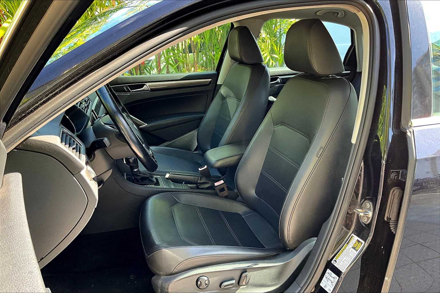 Thumbnail: 2018 Volkswagen Passat - 11