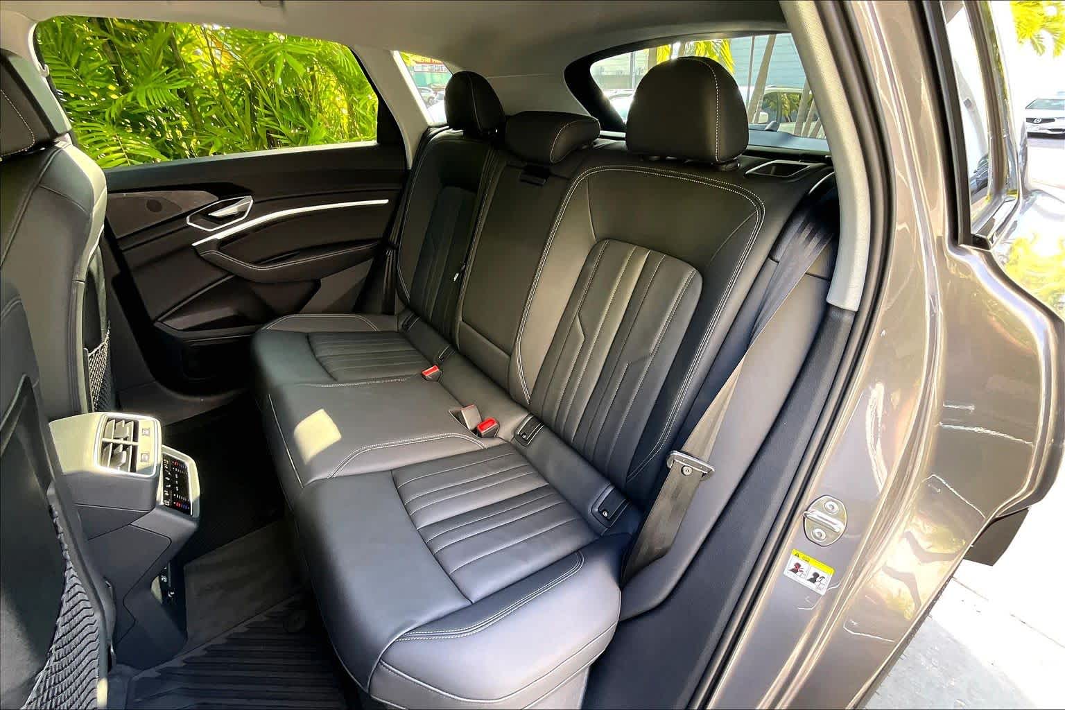 Thumbnail: 2021 Audi e-tron - 30