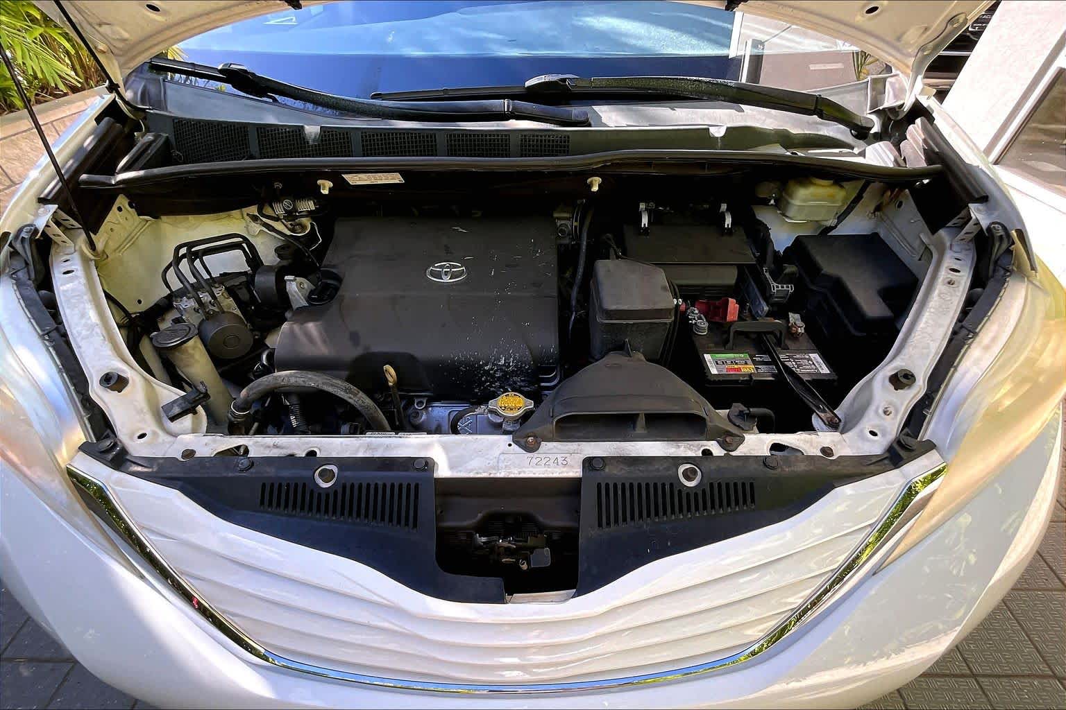 Thumbnail: 2016 Toyota Sienna - 10