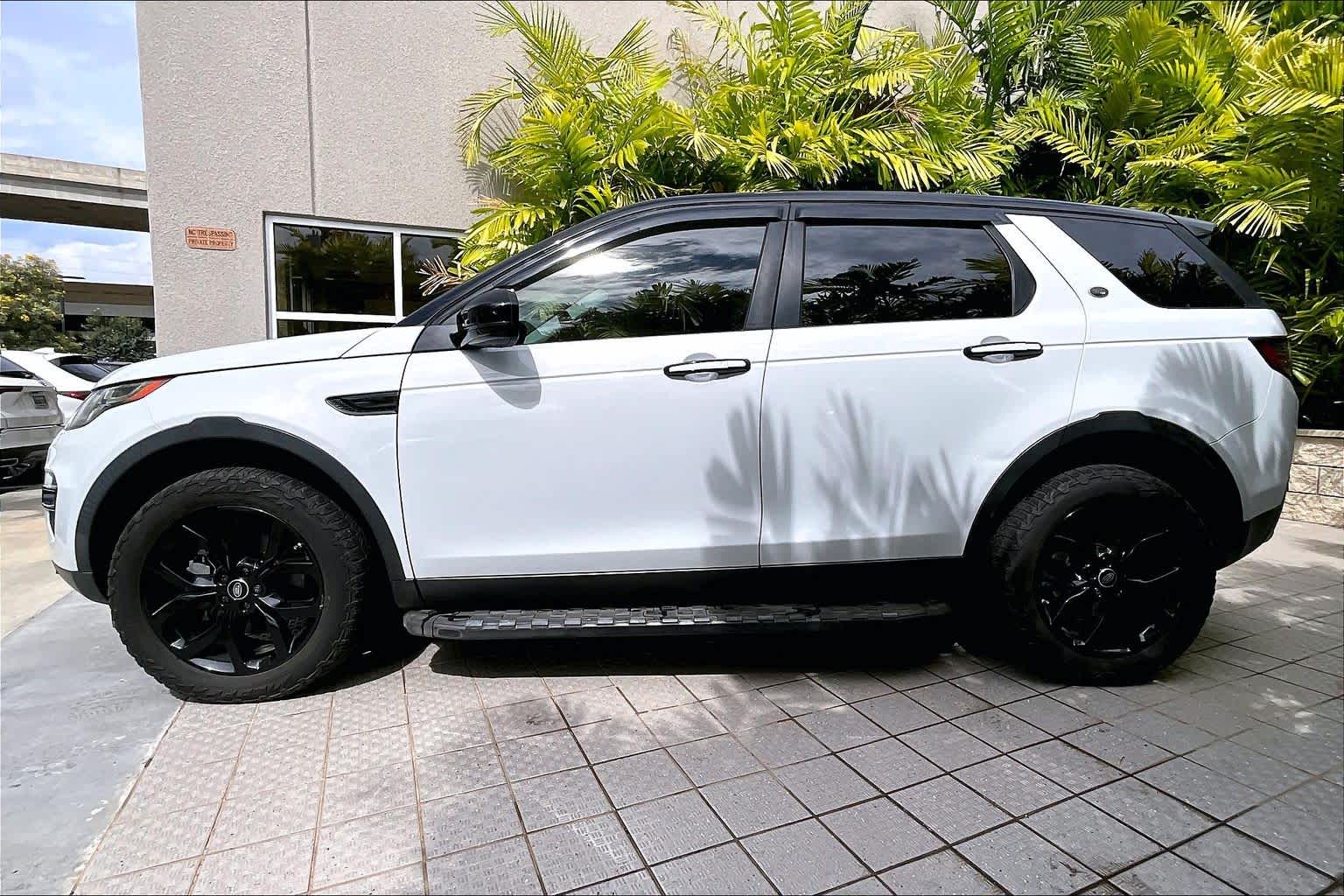Thumbnail: 2015 Land Rover Discovery Sport - 4