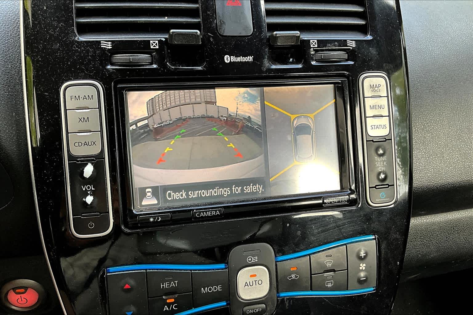 2013 Nissan Leaf SL 26