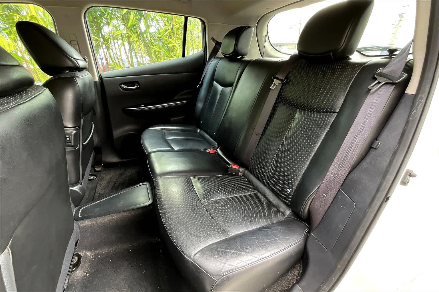 2013 Nissan Leaf SL 29