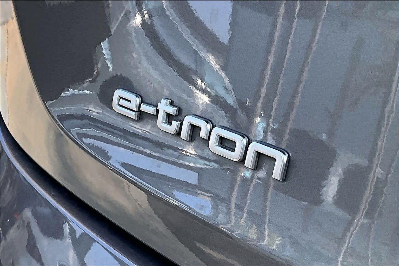 Thumbnail: 2021 Audi e-tron - 8