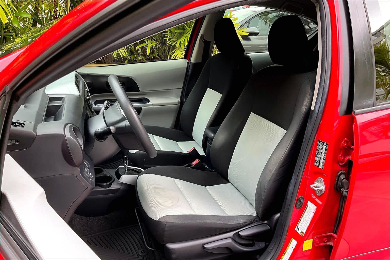 Thumbnail: 2012 Toyota Prius c - 12