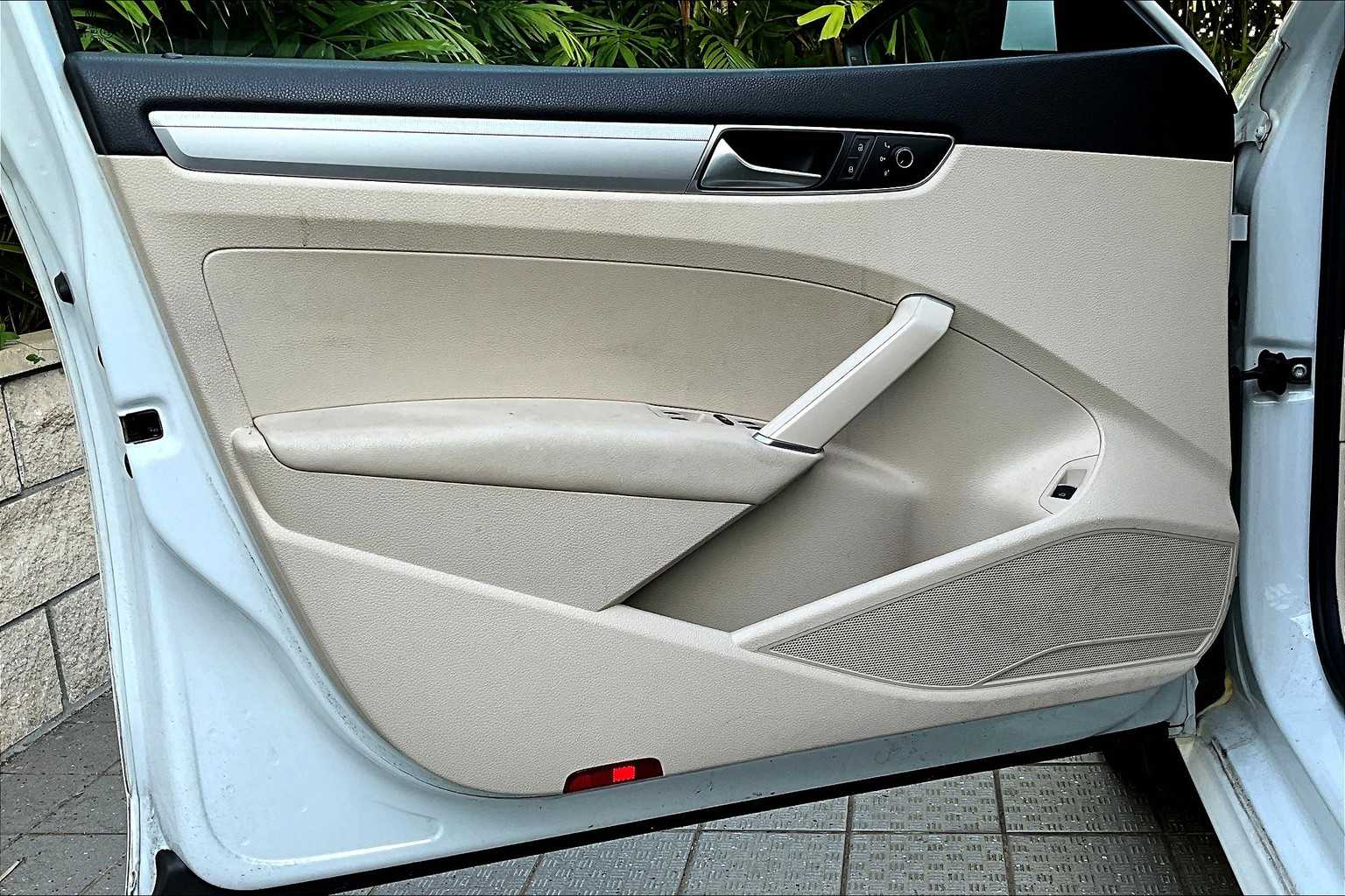 Thumbnail: 2017 Volkswagen Passat - 24