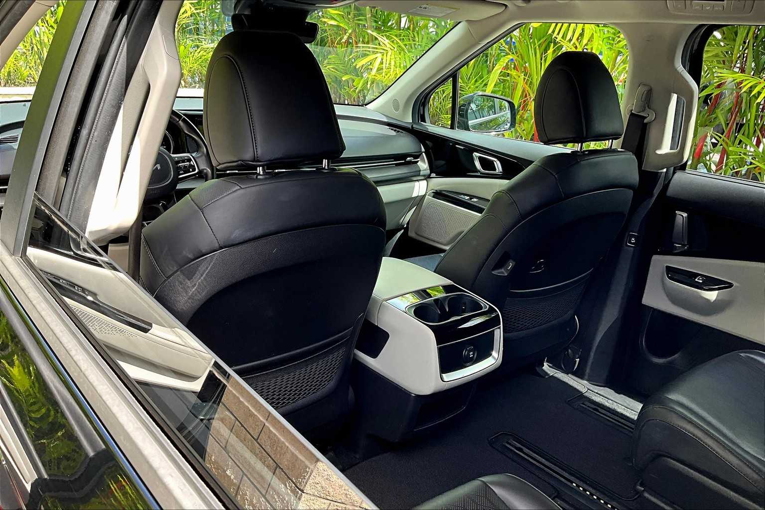 Thumbnail: 2023 Kia Carnival - 12