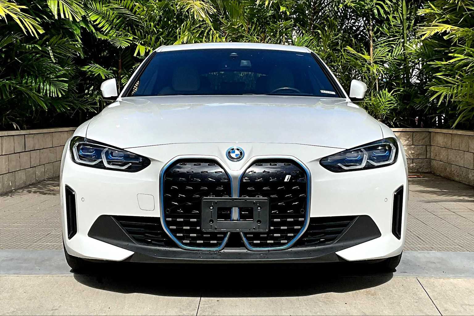 Thumbnail: 2022 BMW i4 - 7