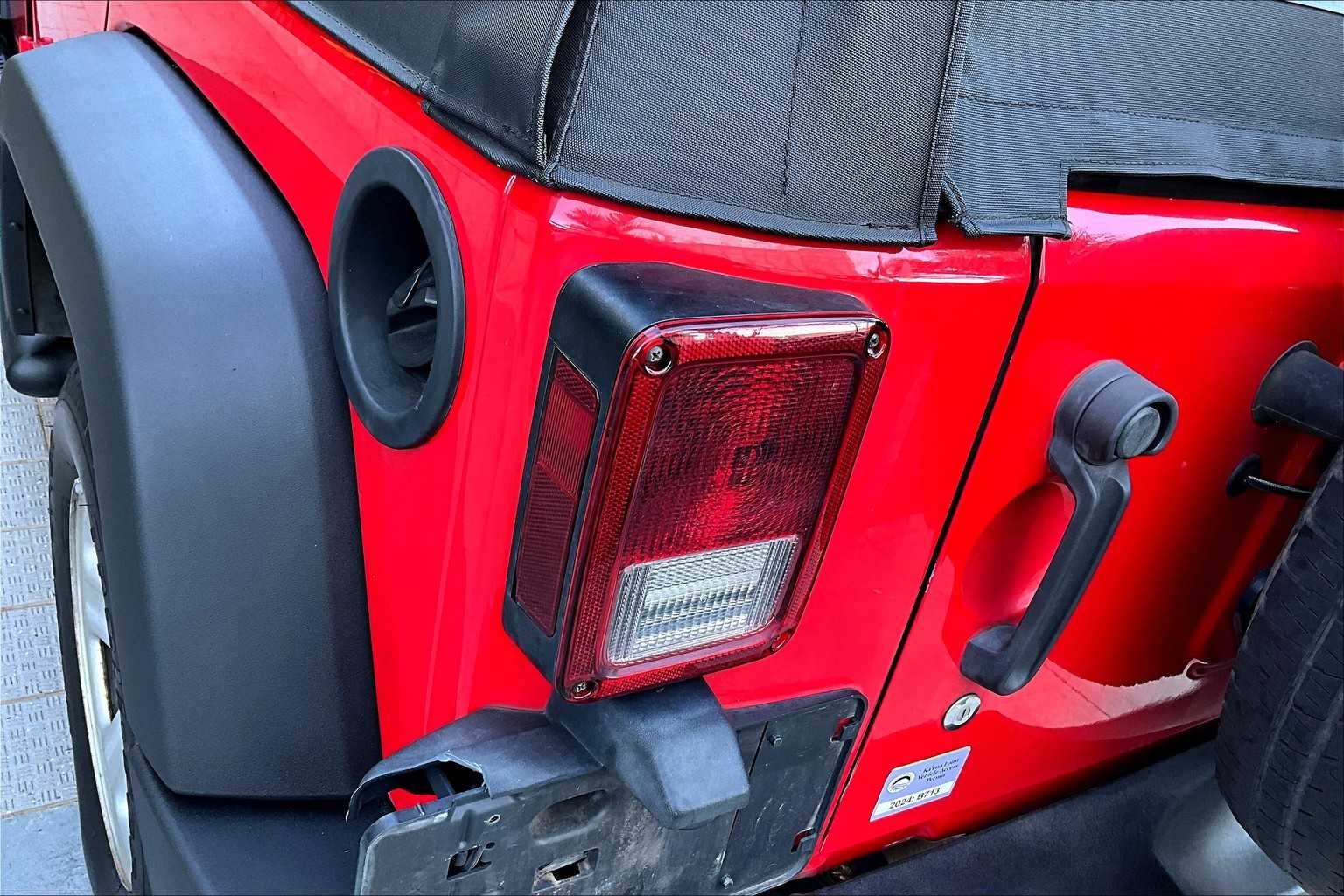 Thumbnail: 2017 Jeep Wrangler - 33