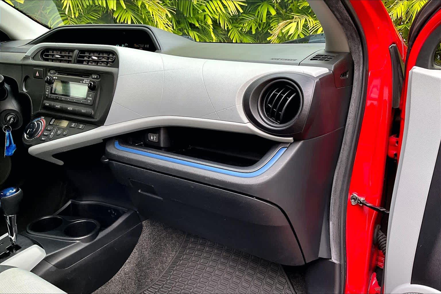 Thumbnail: 2012 Toyota Prius c - 24