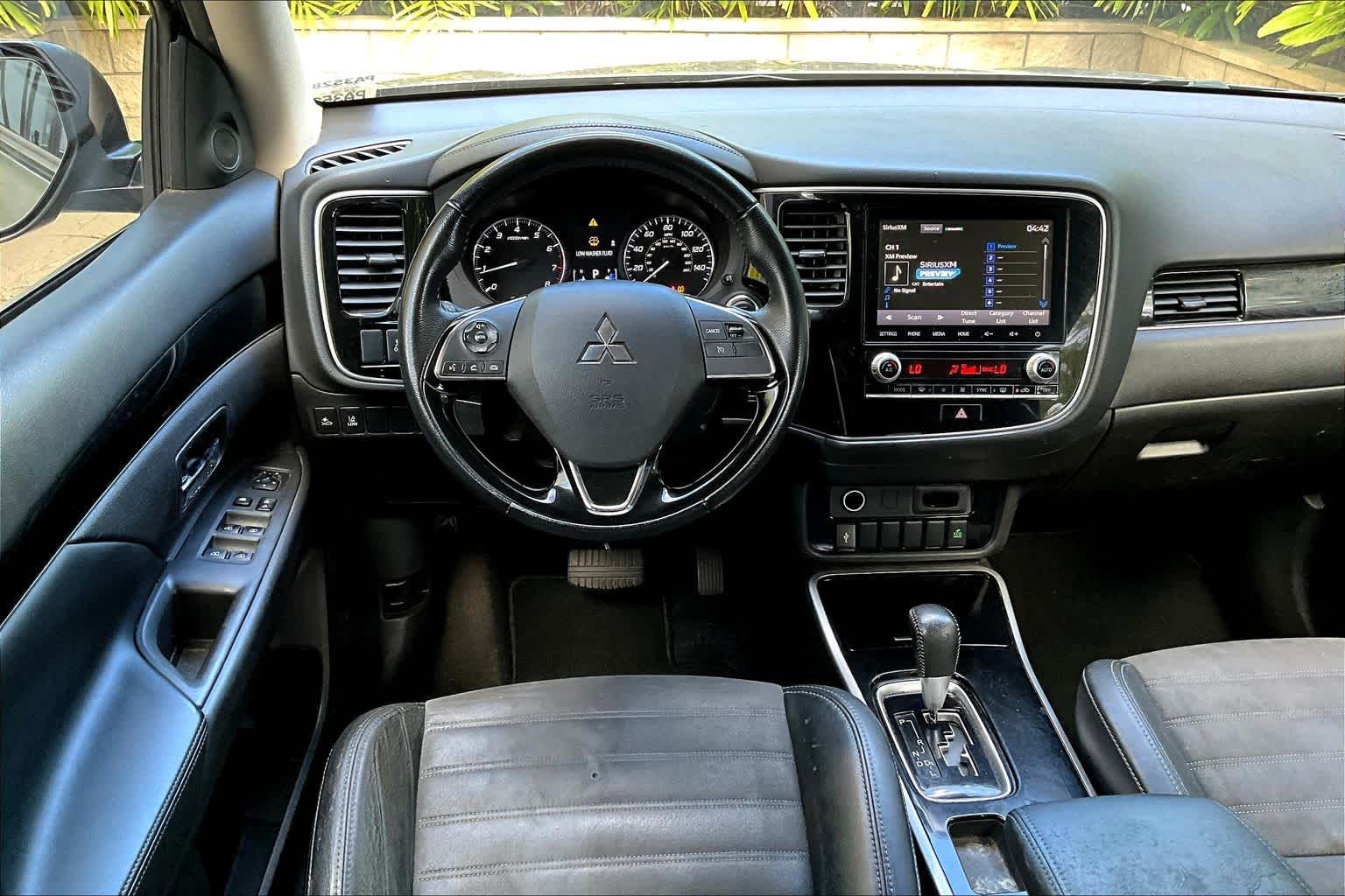 Thumbnail: 2020 Mitsubishi Outlander - 15