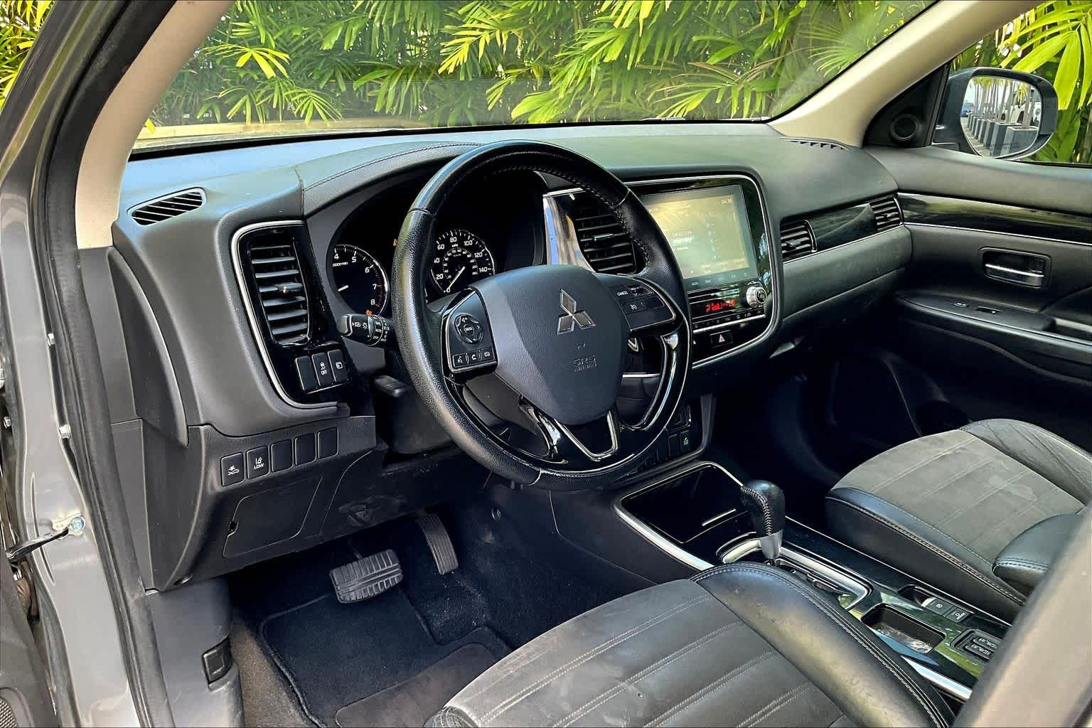 Thumbnail: 2020 Mitsubishi Outlander - 3