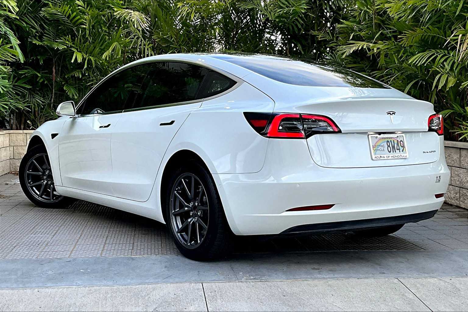 Thumbnail: 2018 Tesla Model 3 - 4