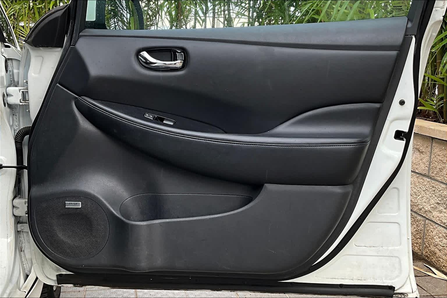 2013 Nissan Leaf SL 28