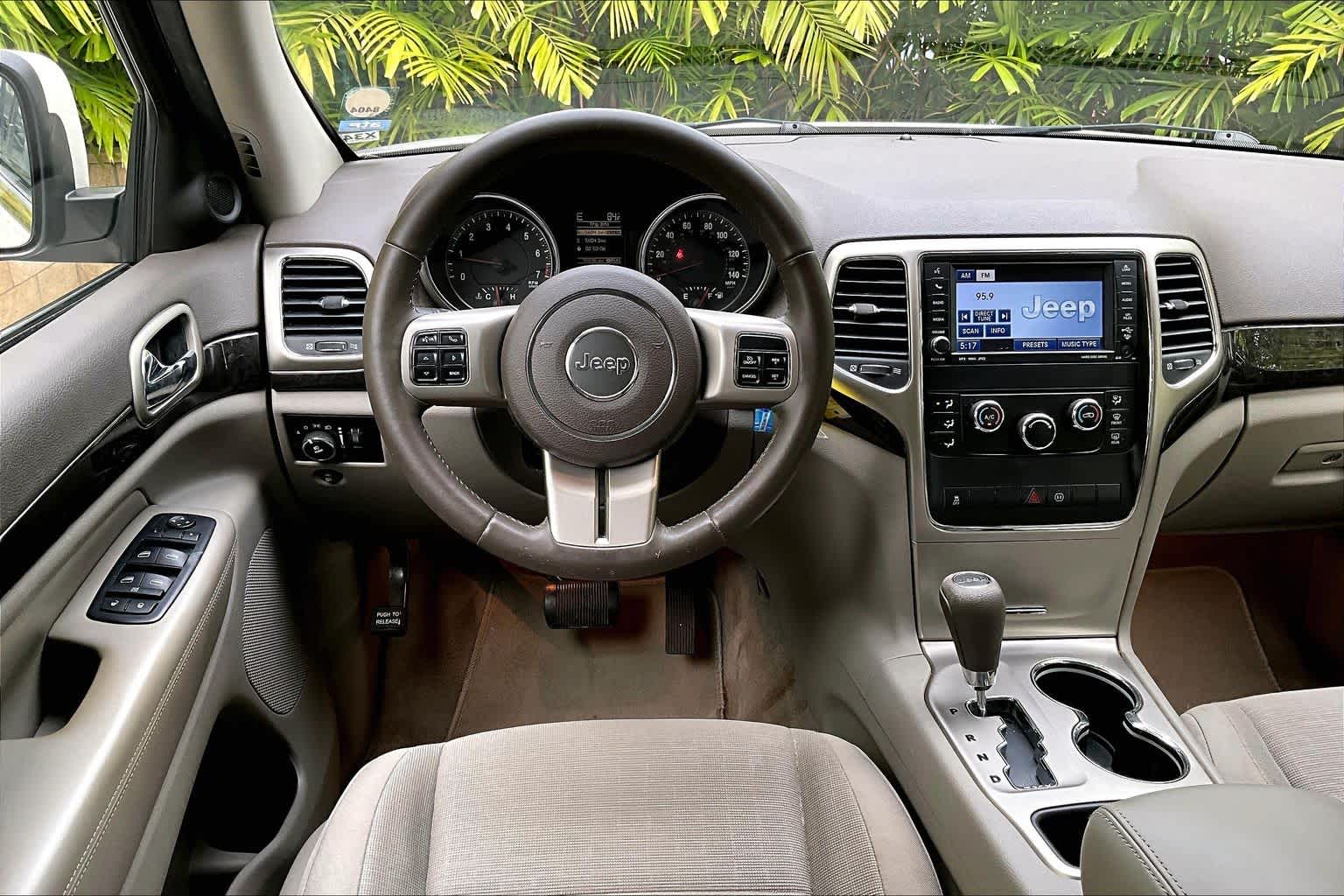 Thumbnail: 2011 Jeep Grand Cherokee - 15