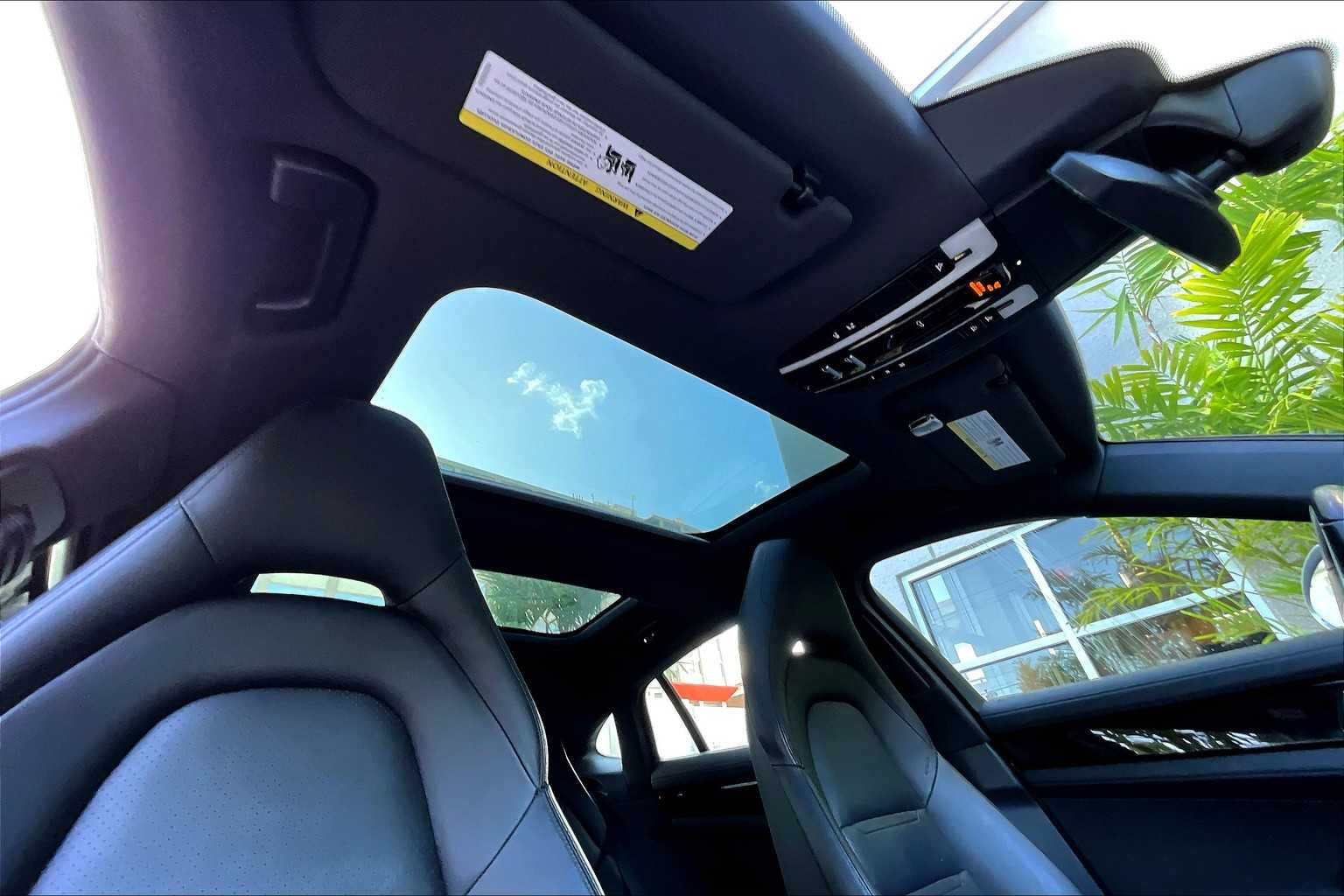 Thumbnail: 2018 Porsche Panamera - 30