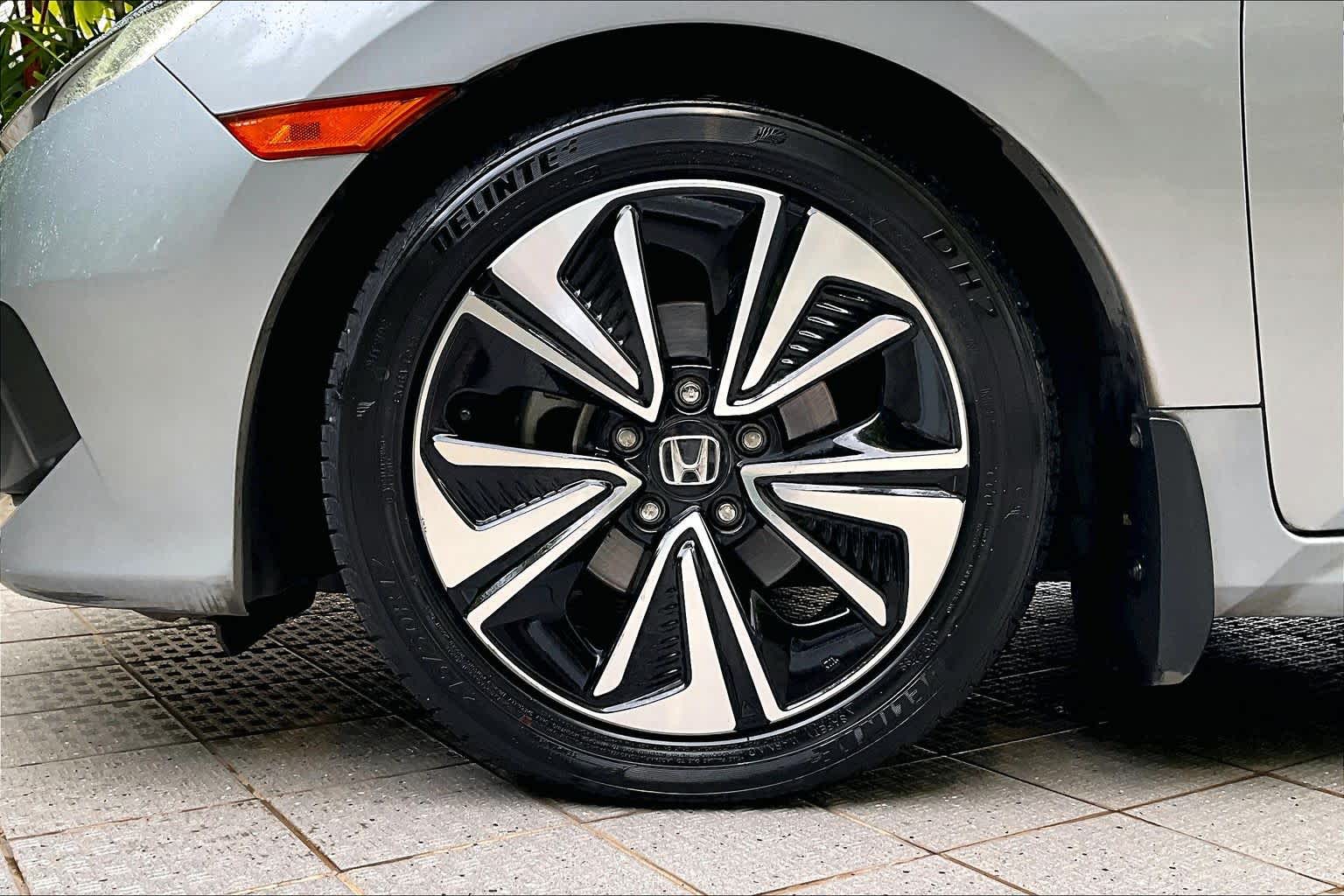 Thumbnail: 2017 Honda Civic - 9