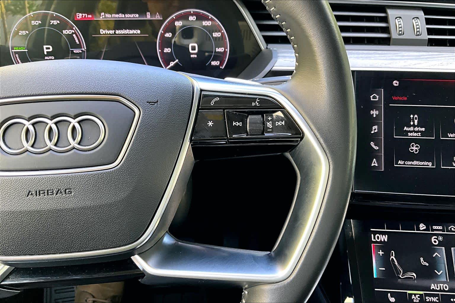 Thumbnail: 2021 Audi e-tron - 26