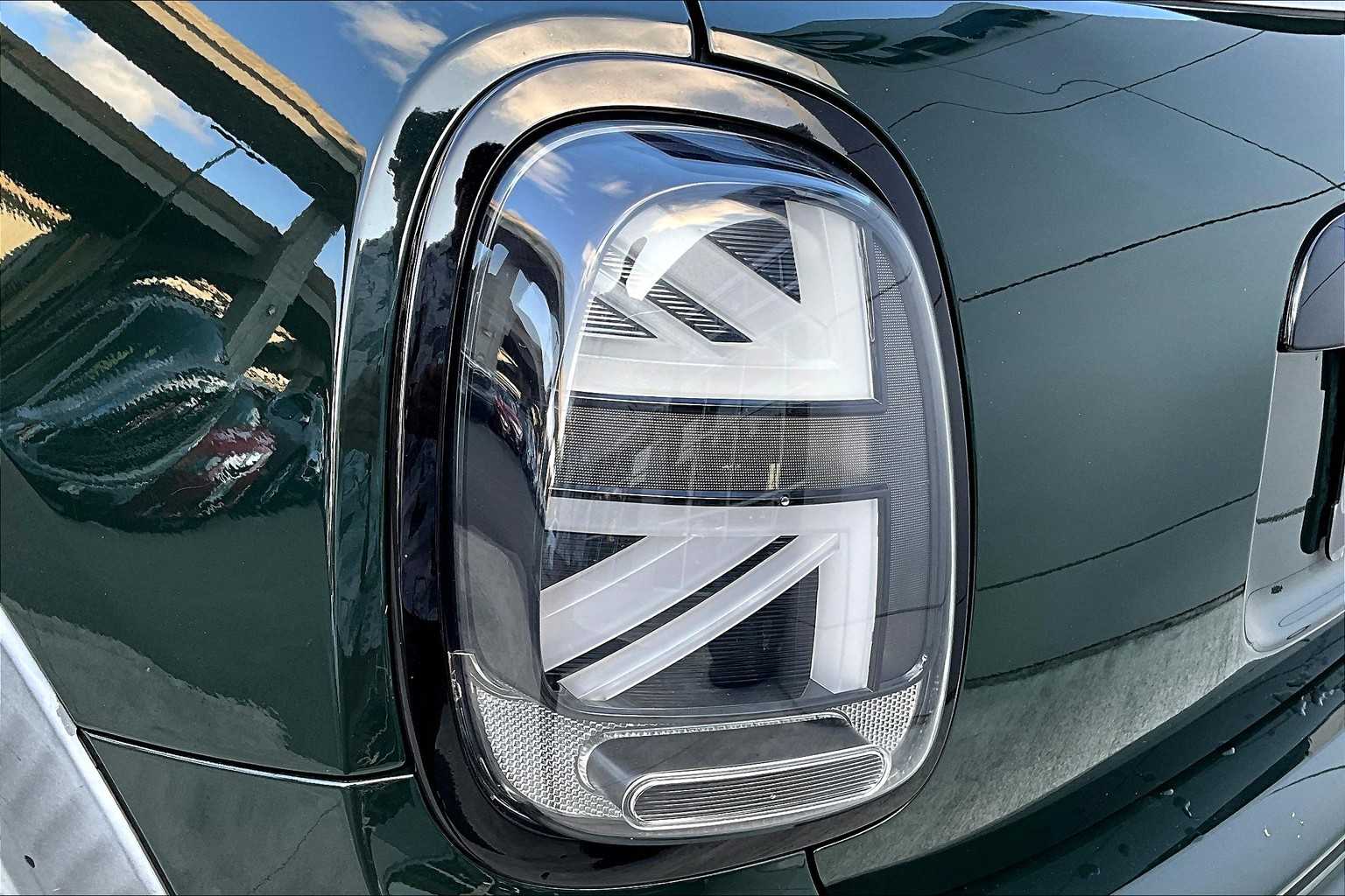 Thumbnail: 2017 MINI Cooper Hardtop - 32