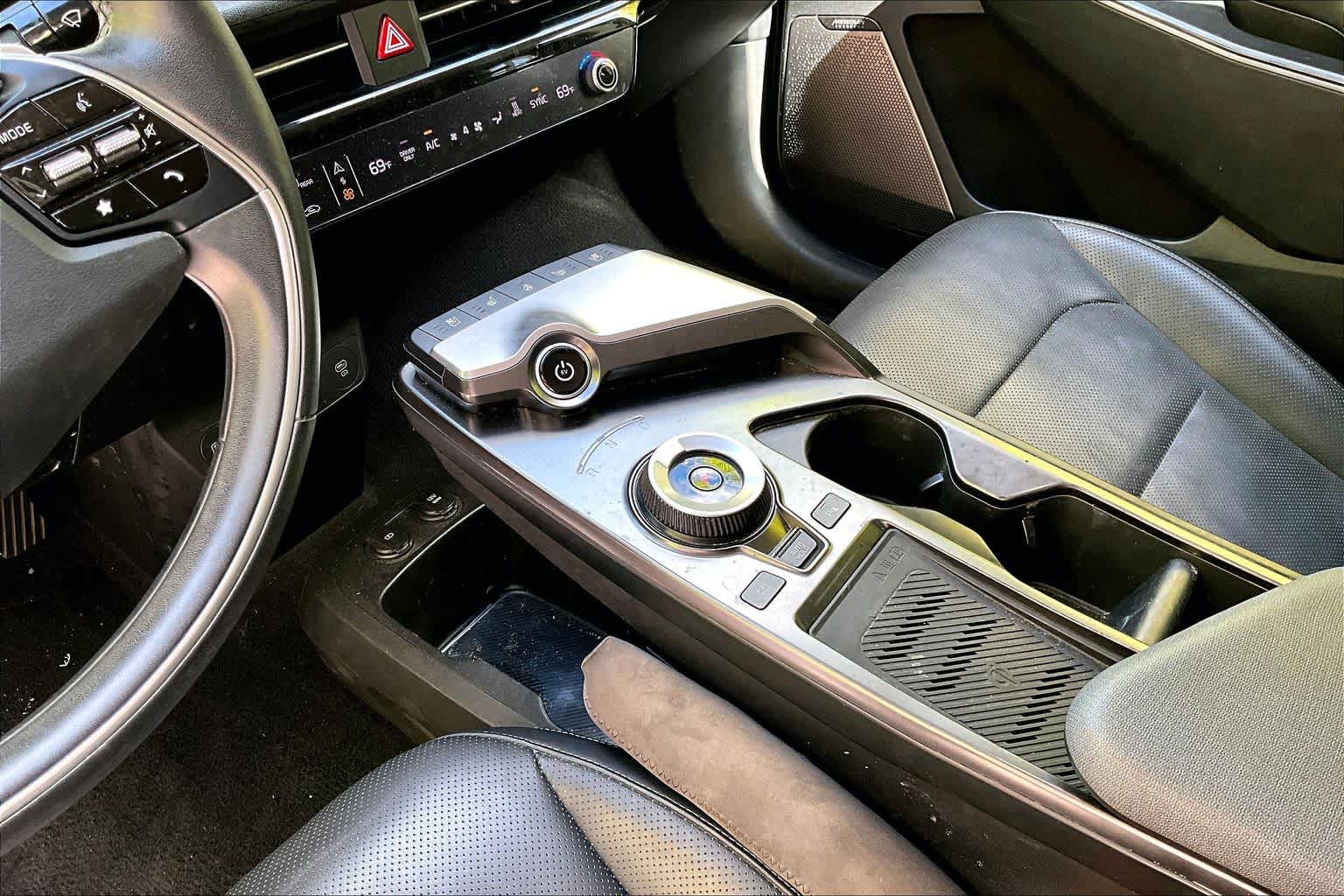 Thumbnail: 2022 Kia EV6 - 17