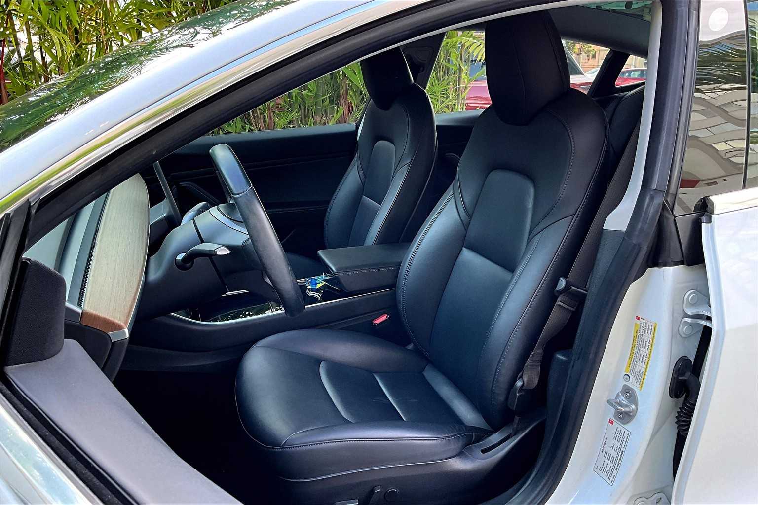 Thumbnail: 2018 Tesla Model 3 - 11