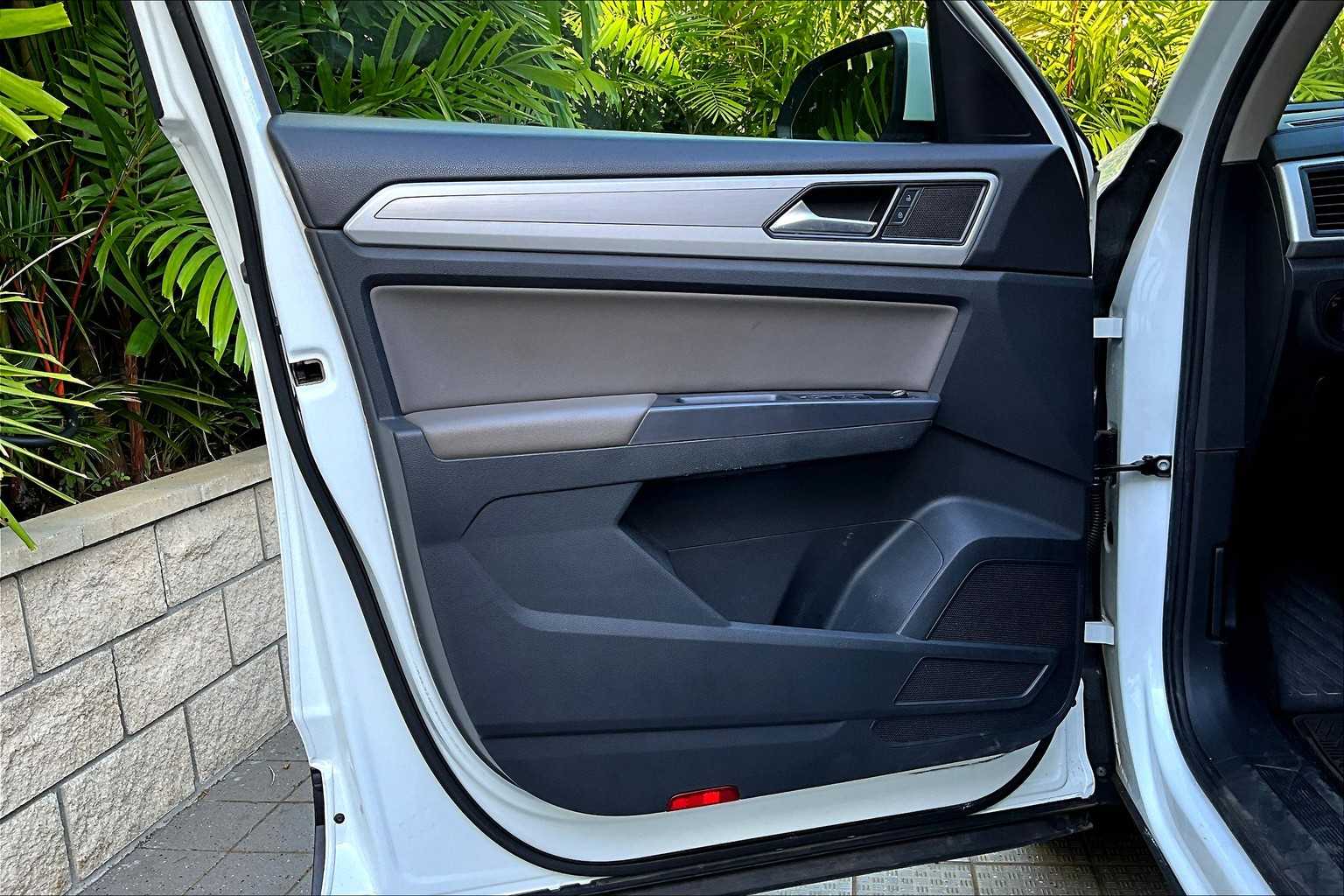 Thumbnail: 2021 Volkswagen Atlas - 28