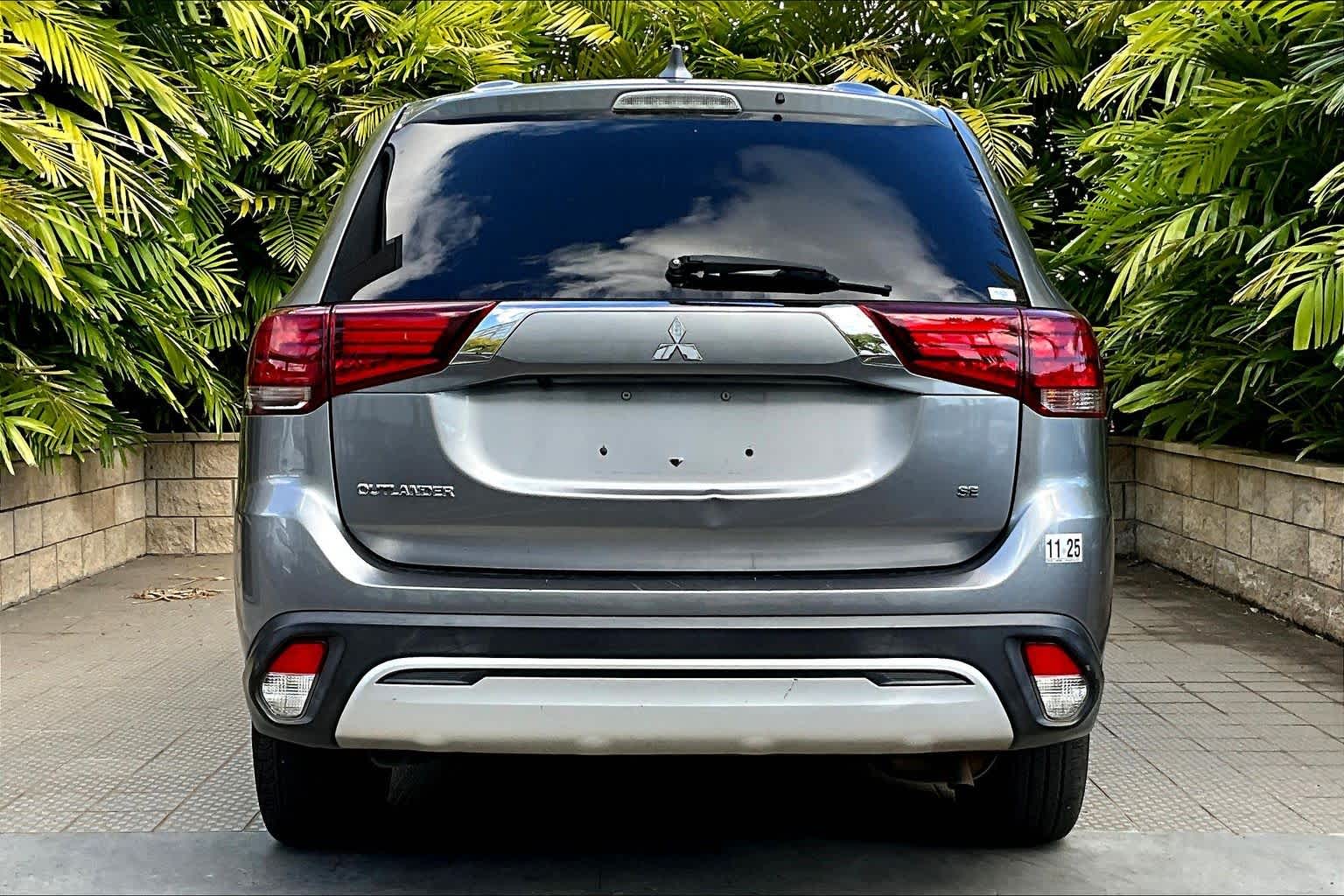 Thumbnail: 2020 Mitsubishi Outlander - 6