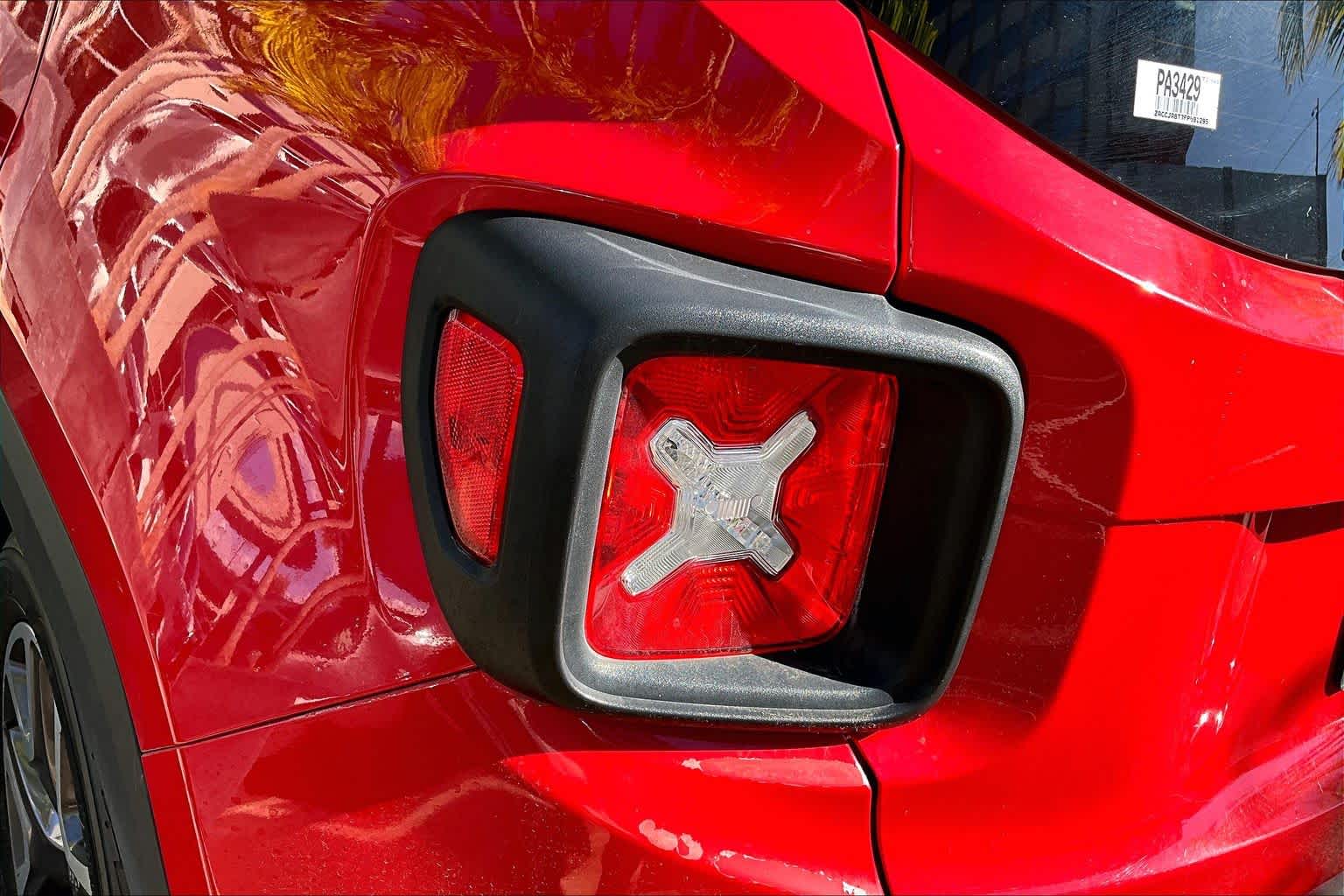 Thumbnail: 2015 Jeep Renegade - 32