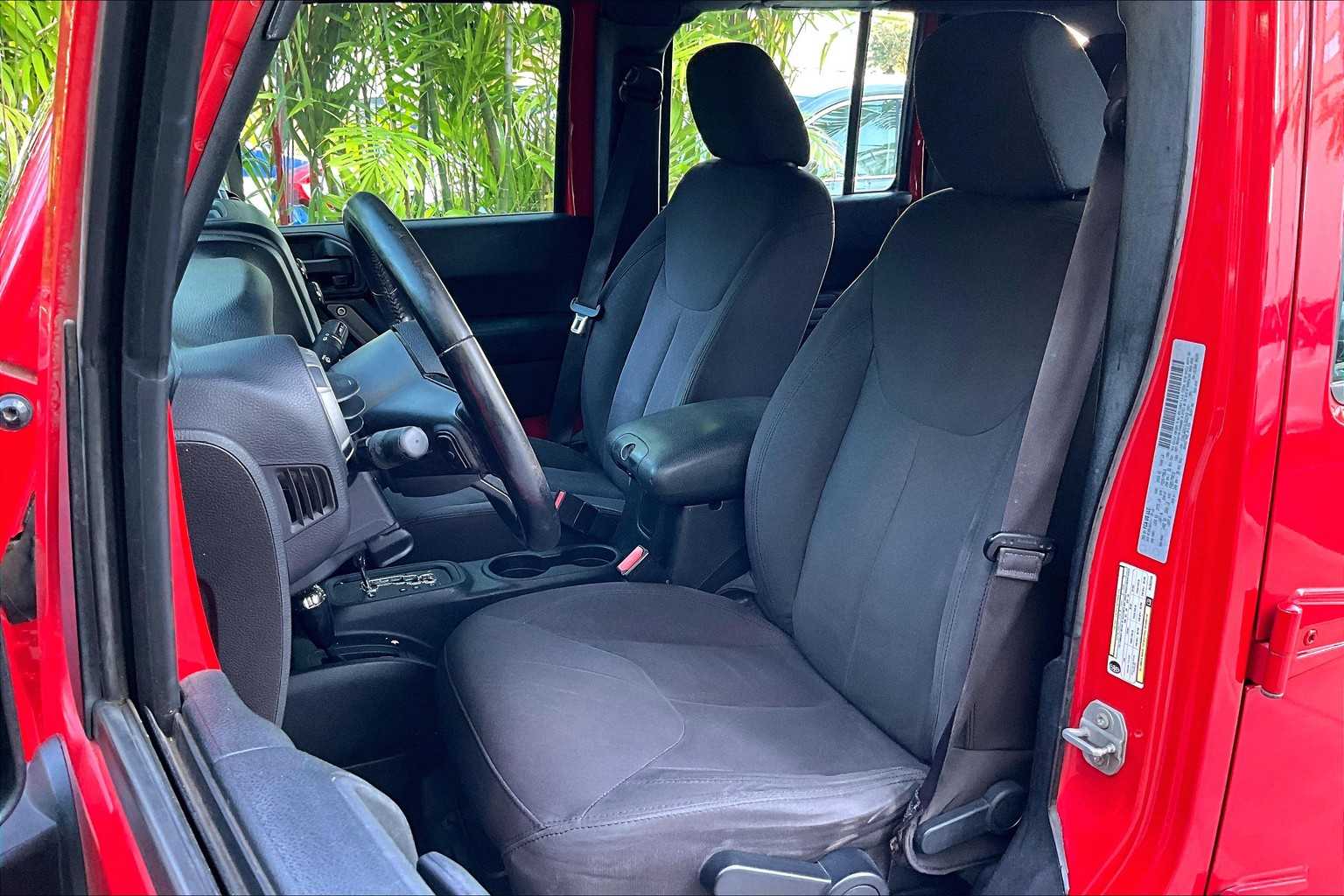 Thumbnail: 2017 Jeep Wrangler - 12