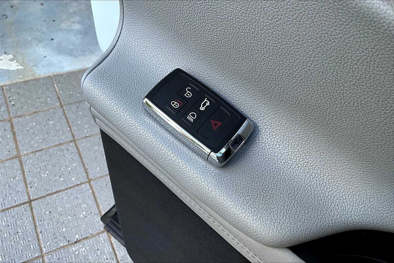 Thumbnail: 2020 Land Rover Range Rover Evoque - 20