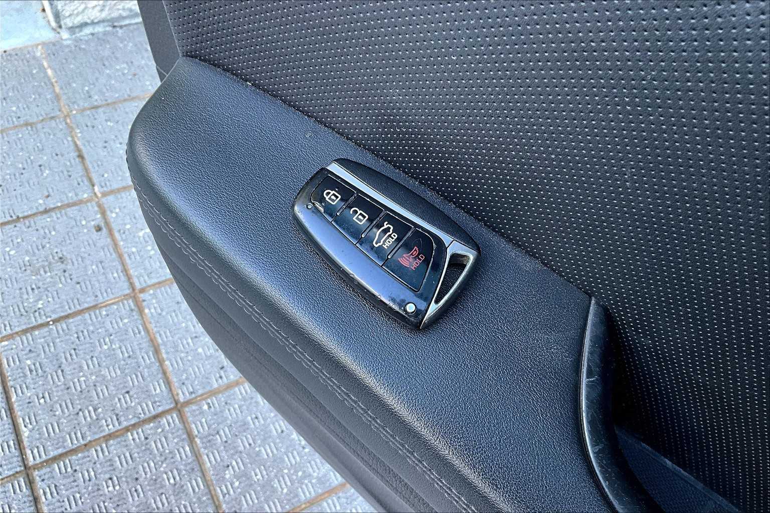 Thumbnail: 2016 Hyundai Genesis - 20