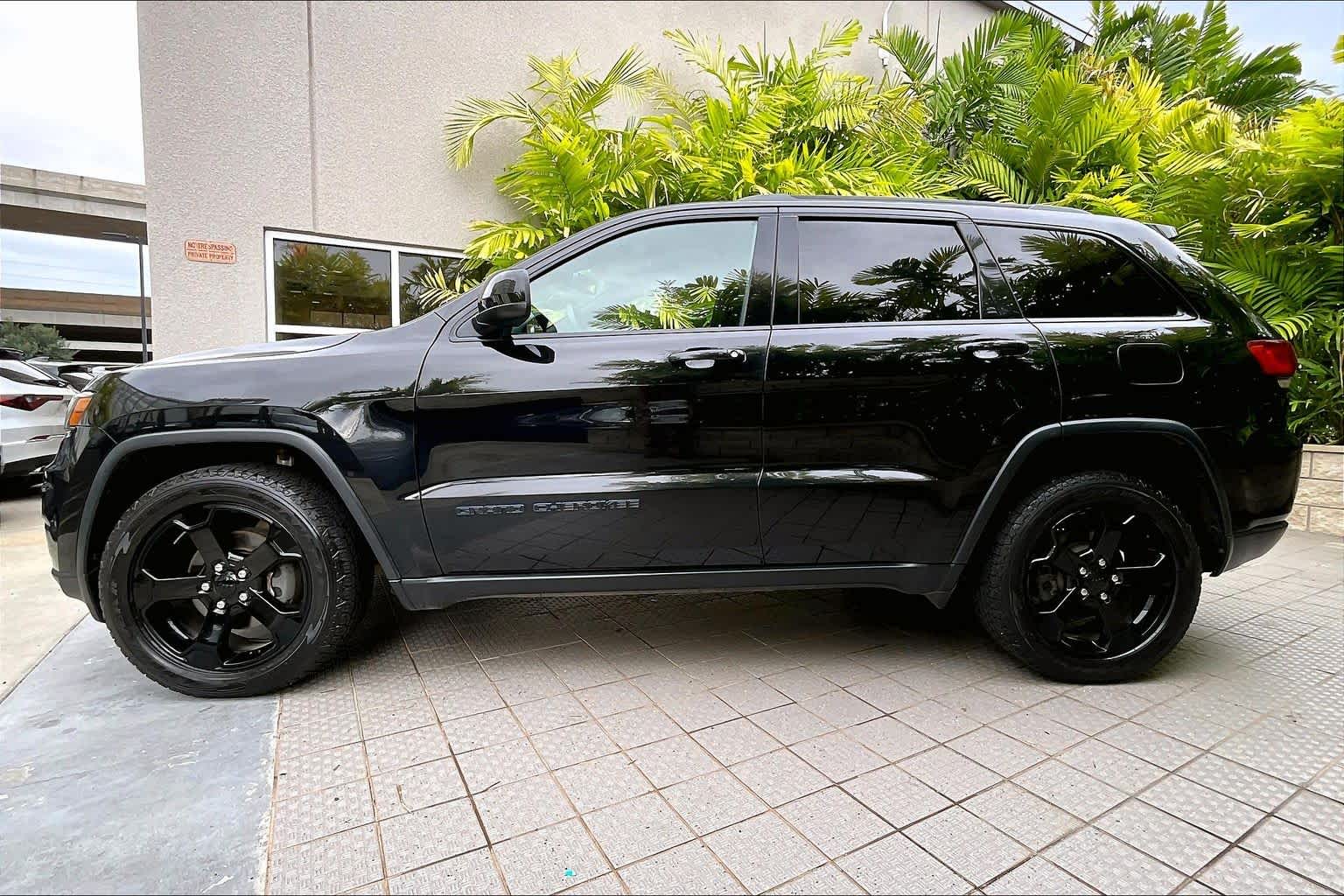 Thumbnail: 2018 Jeep Grand Cherokee - 4