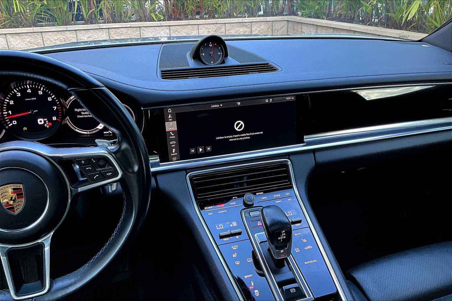Thumbnail: 2018 Porsche Panamera - 15