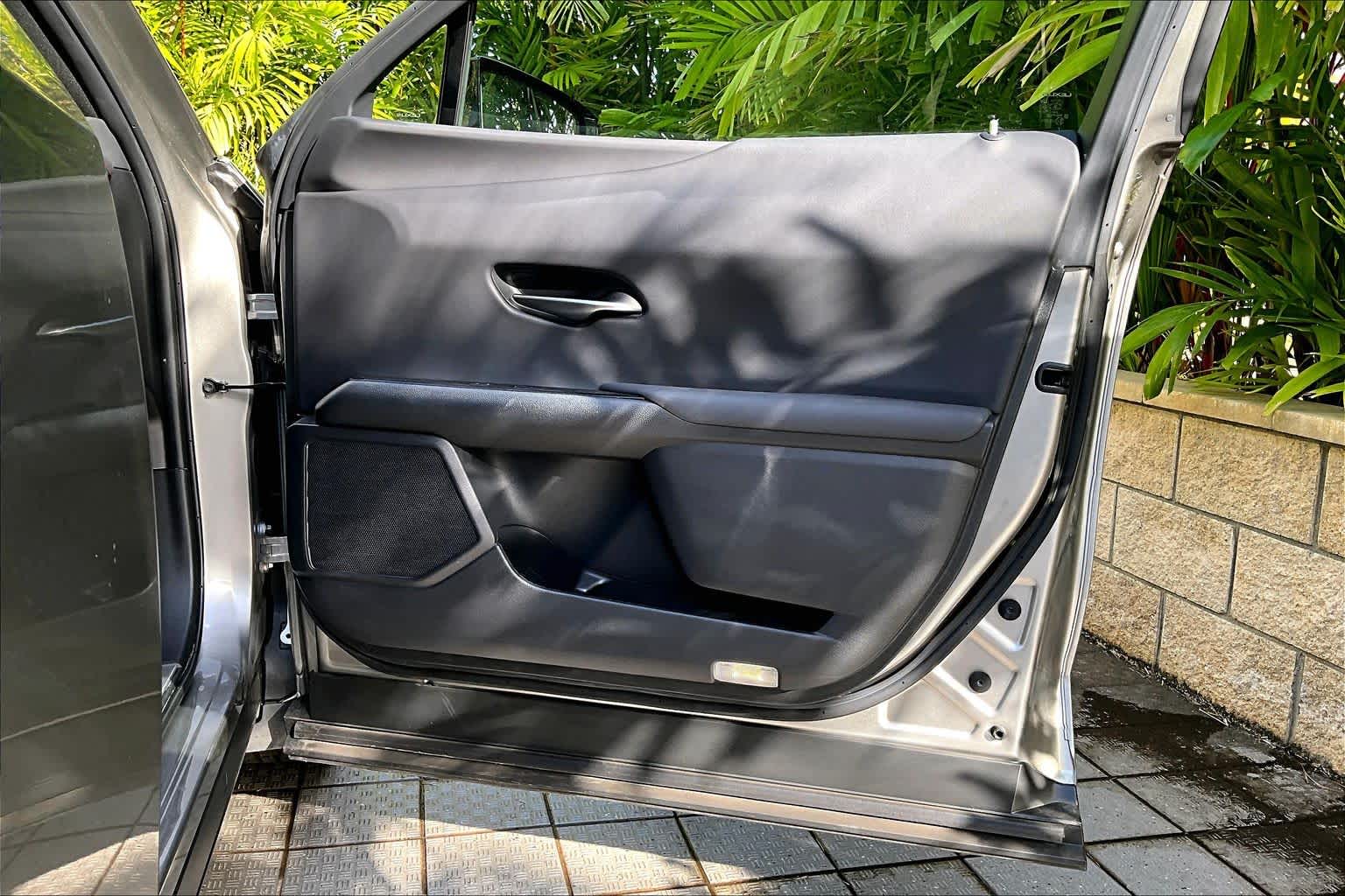 Thumbnail: 2020 Lexus UX - 29