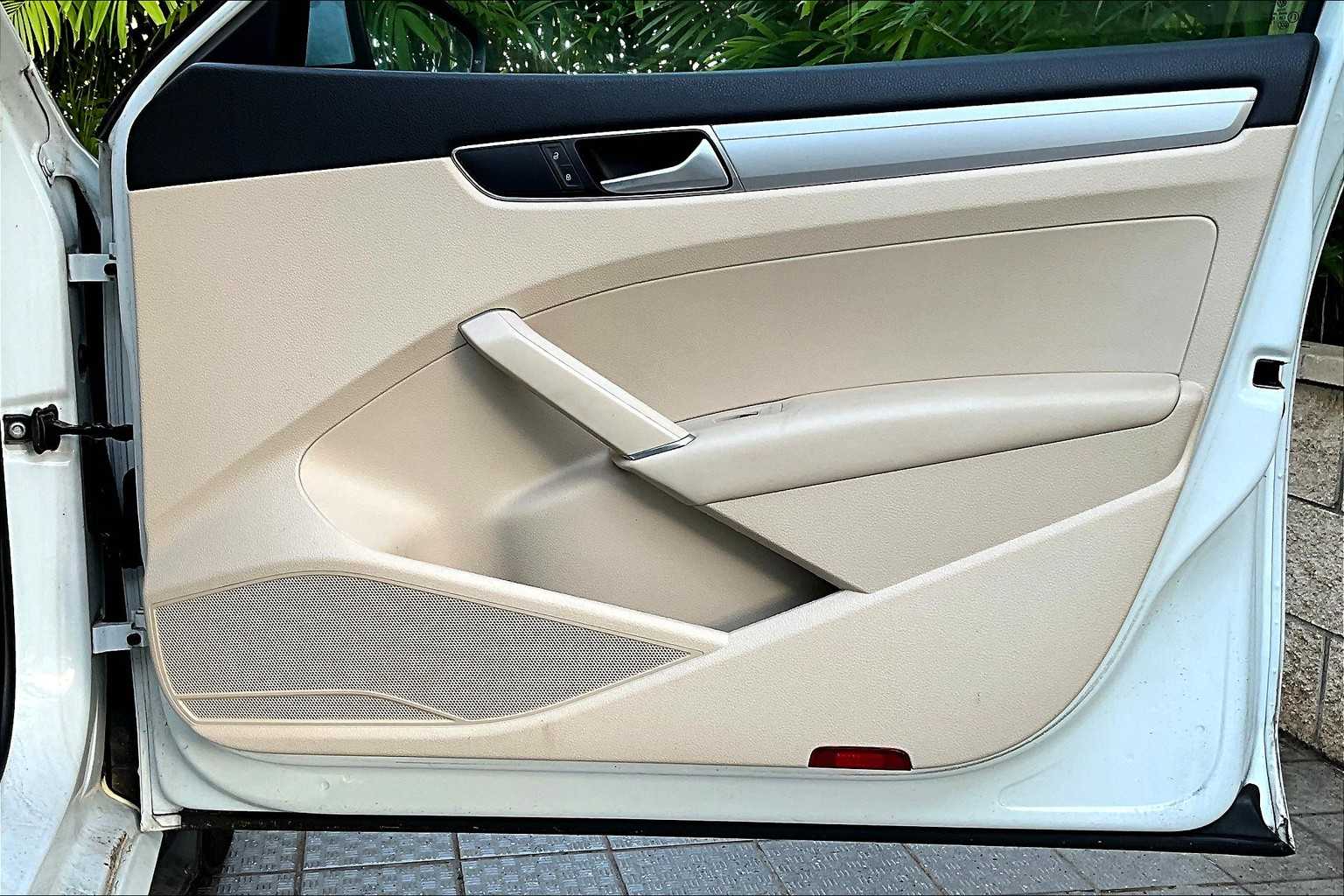 Thumbnail: 2017 Volkswagen Passat - 25