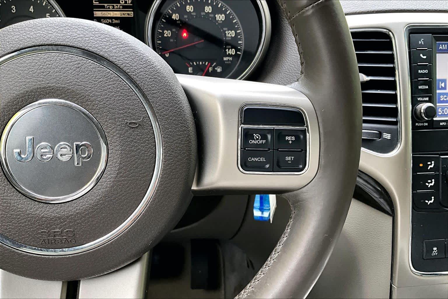 Thumbnail: 2011 Jeep Grand Cherokee - 26