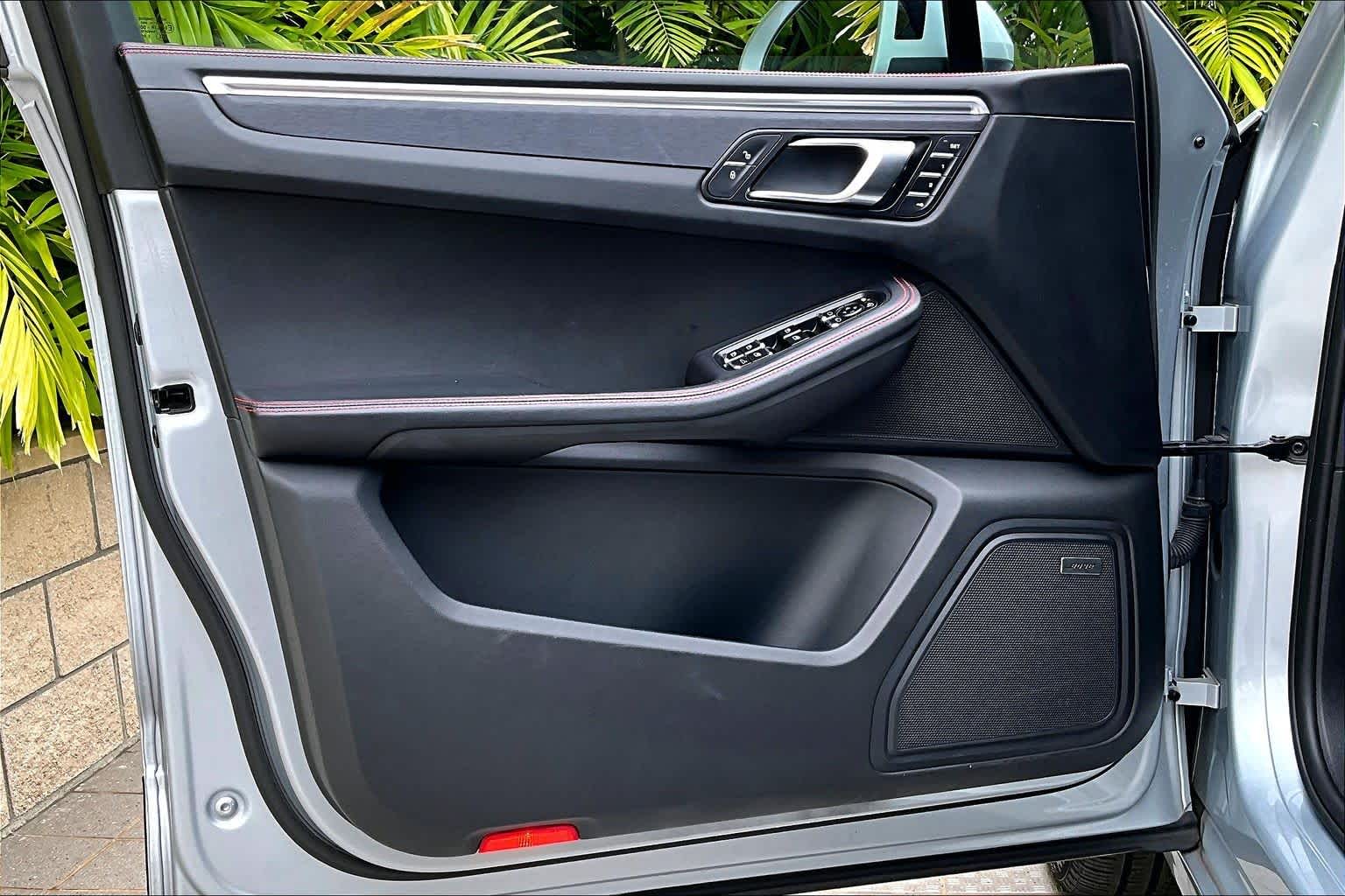 Thumbnail: 2017 Porsche Macan - 28