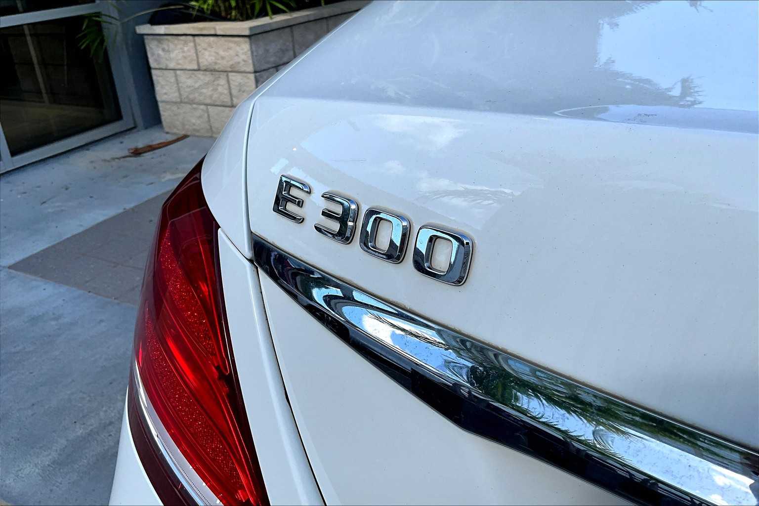 Thumbnail: 2017 Mercedes-Benz E-Class - 8