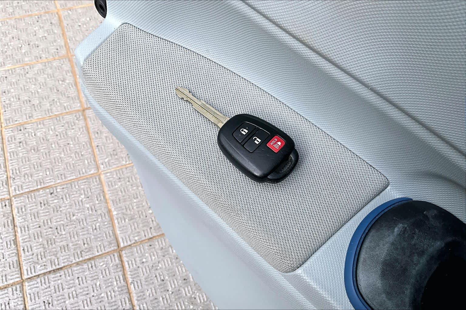 Thumbnail: 2012 Toyota Prius c - 20