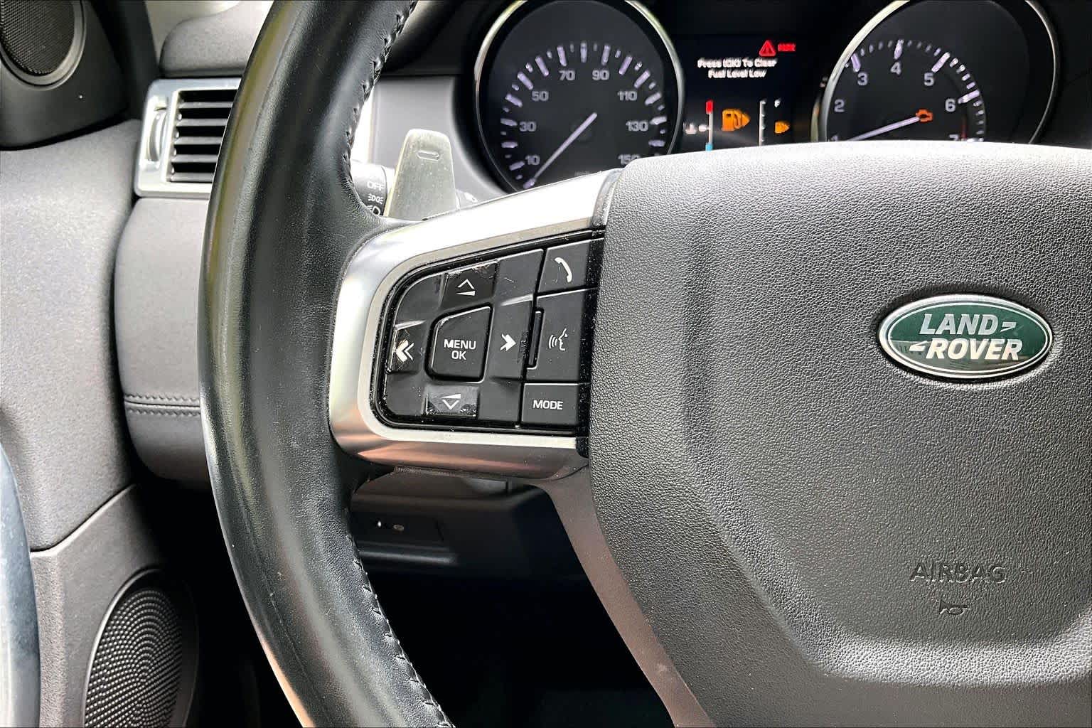 Thumbnail: 2015 Land Rover Discovery Sport - 25