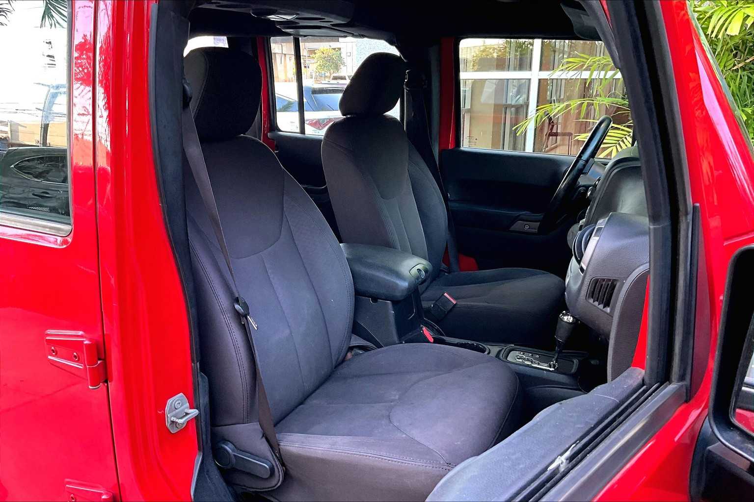 Thumbnail: 2017 Jeep Wrangler - 14