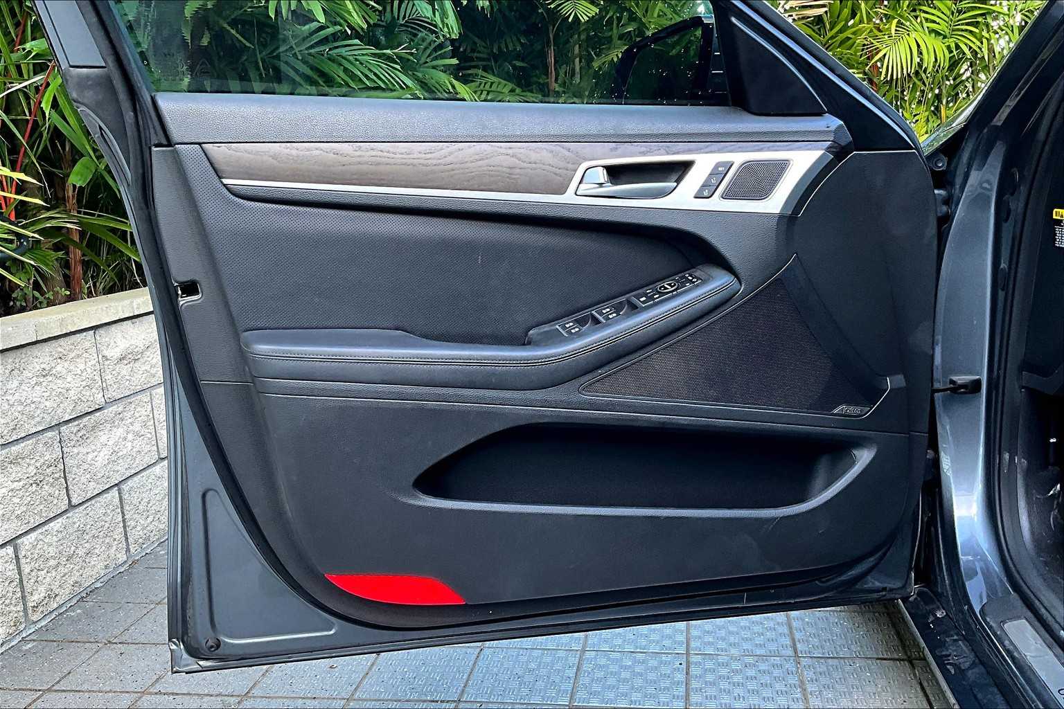 Thumbnail: 2016 Hyundai Genesis - 28